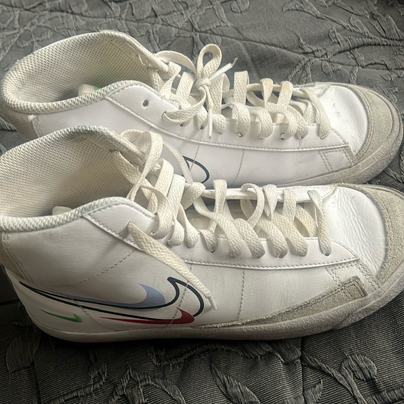 White Nike Blazers Size- 6.5Y - Picture 1 of 5